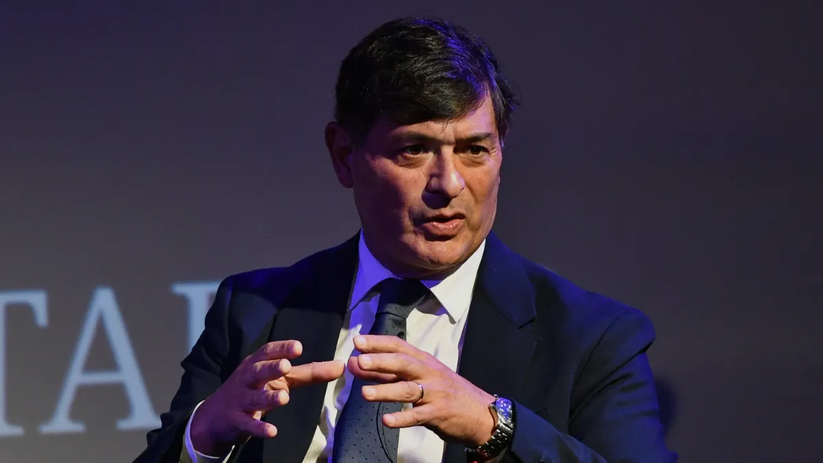 Parisi insiste en minar la frontera y anuncia expulsión de inmigrantes ilegales