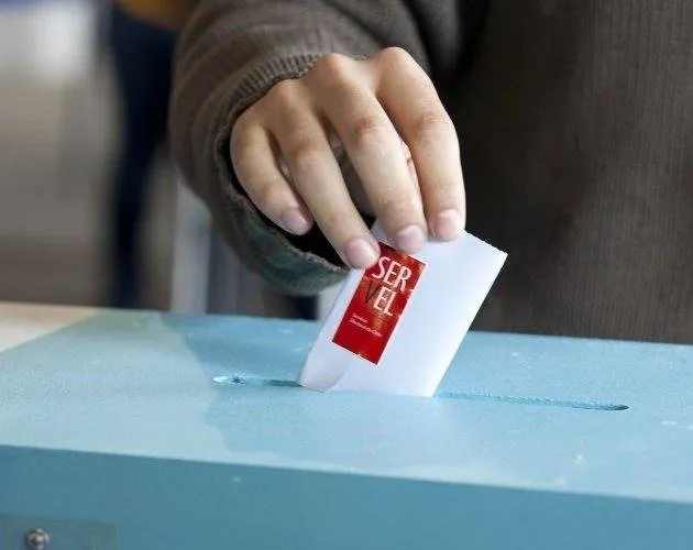 Senado aprueba multa de hasta $103 mil por no votar: avance del retorno al voto obligatorio en Chile