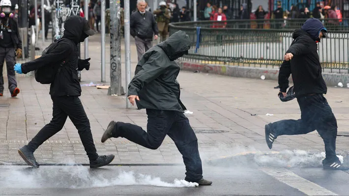 Balance de romería al Cementerio General: incidentes terminan con más de 50 detenidos